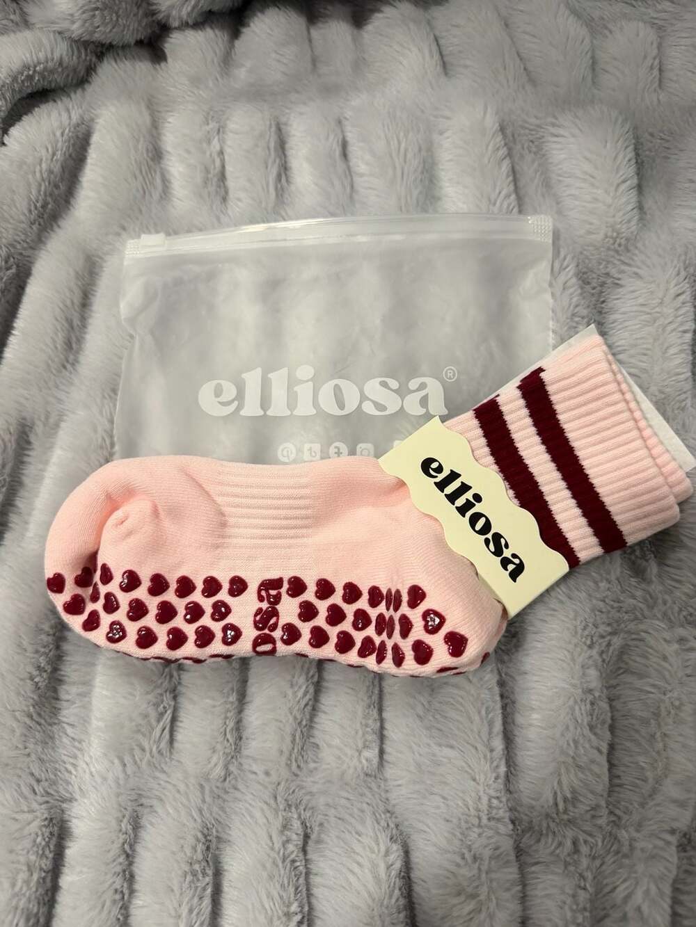 Elliosa Dual-Direction Grip Stripes Pilates Socks in Soft Pink and Maroon